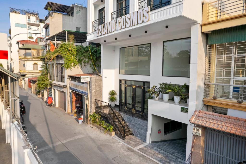 22Land Cosmos Hotel – Hanoi